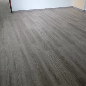 Thi  công sàn nhựa giả gỗ 