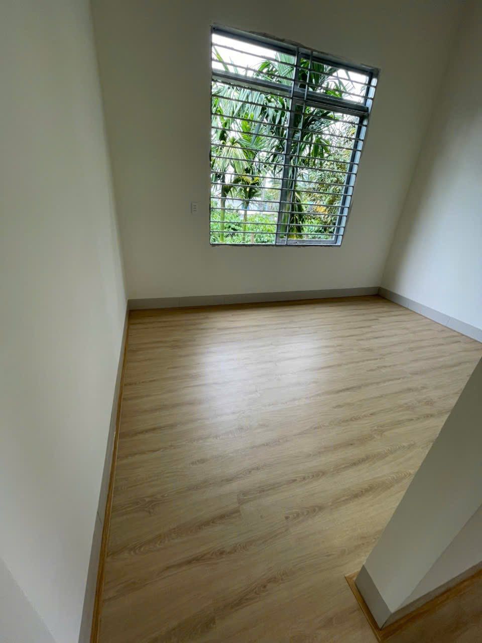 Thi công sàn nhựa giả gỗ 