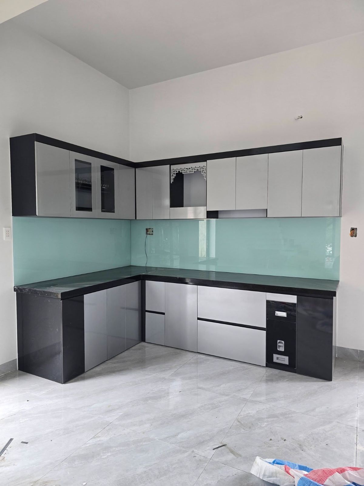 Tủ bếp kiểu chữ L 