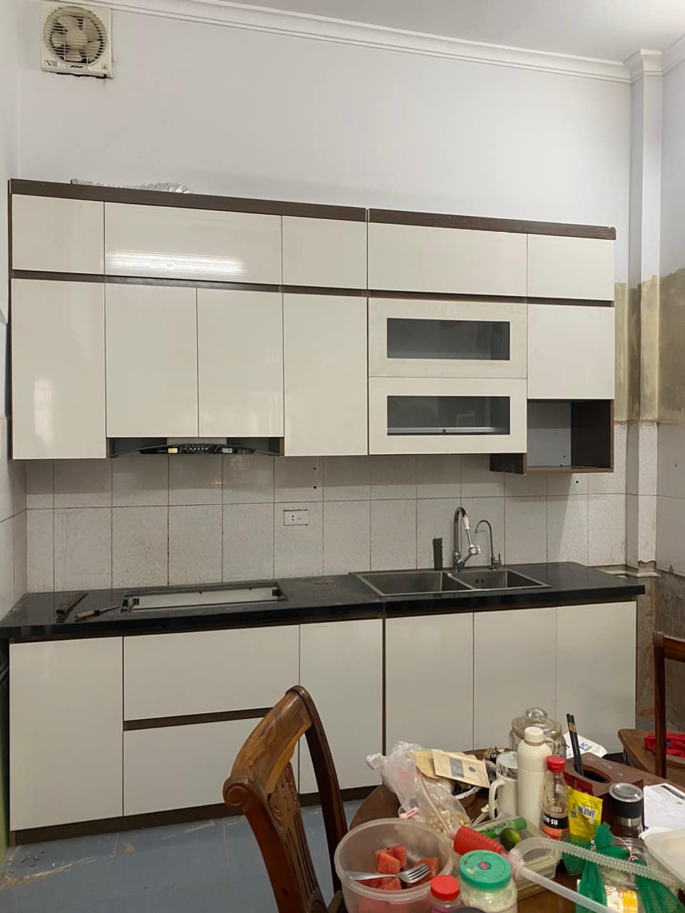 Thi công tủ nhựa cao cấp 