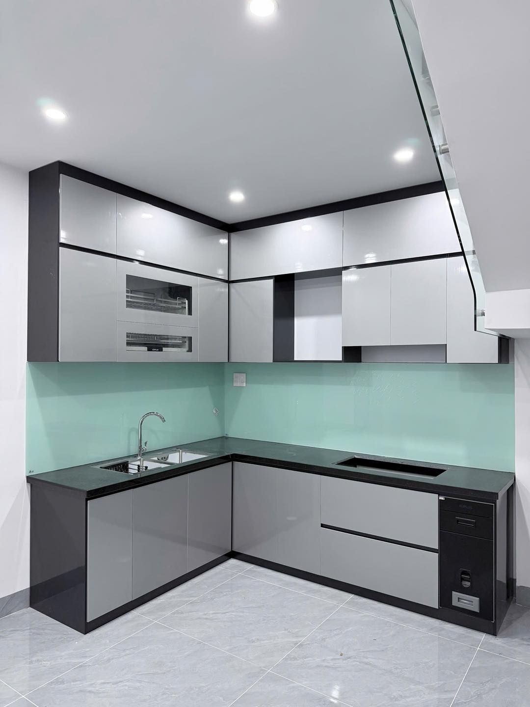 Thi công tủ bếp nhựa