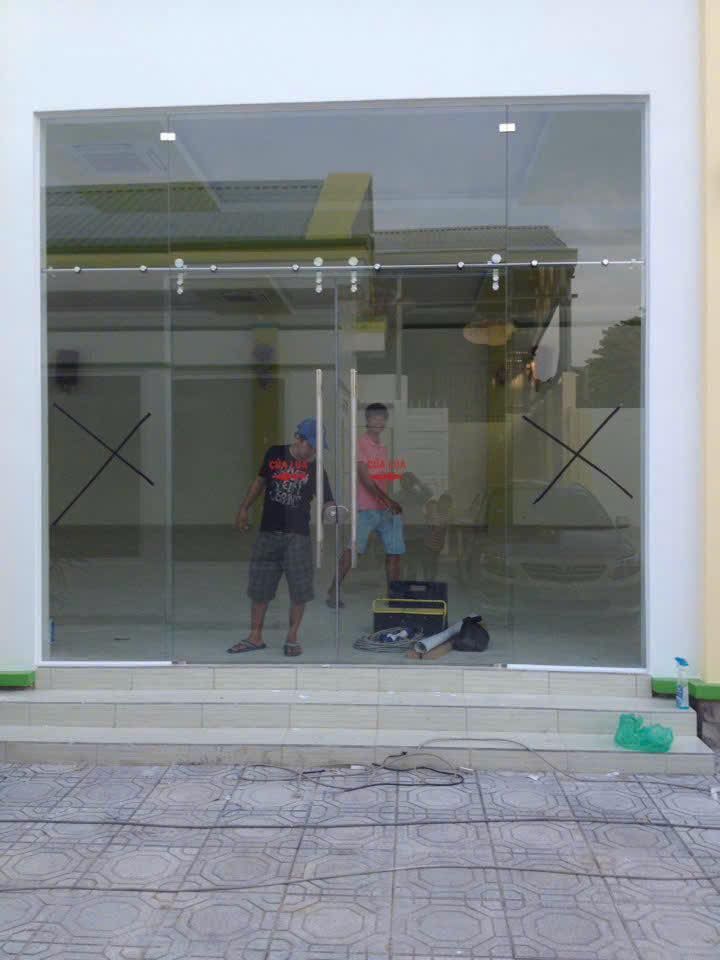 Cửa kính cường lực 