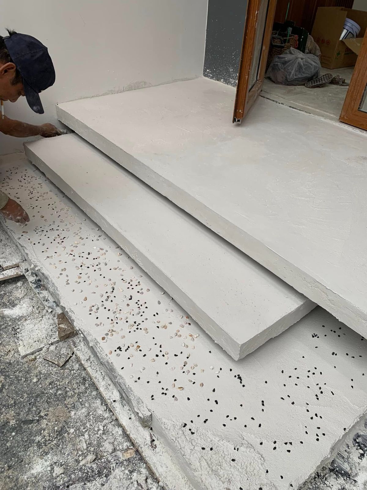 Thi công tam cấp vói đá mà