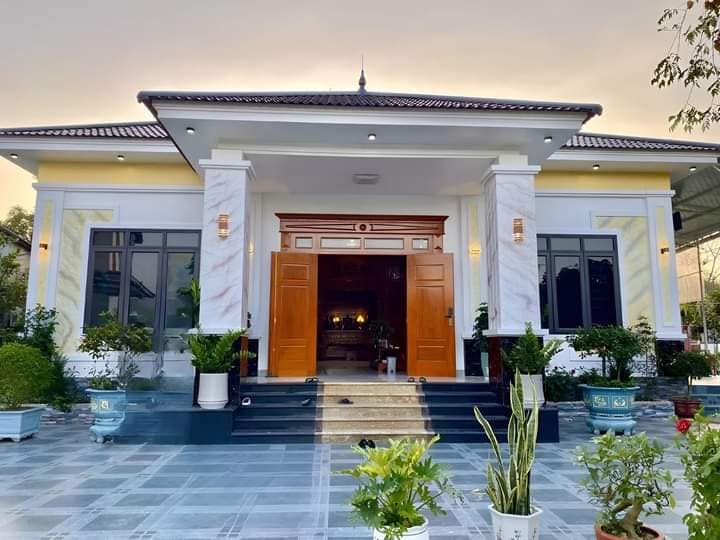 Nhà vườn mái Thái sang trọng
