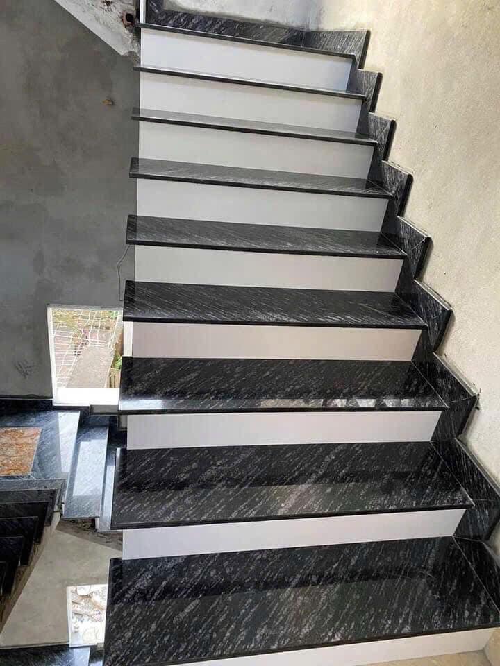 Đá ốp cầu thang