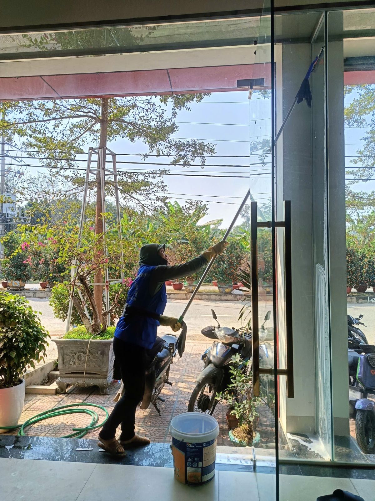 Vệ sinh kính nhà ở 