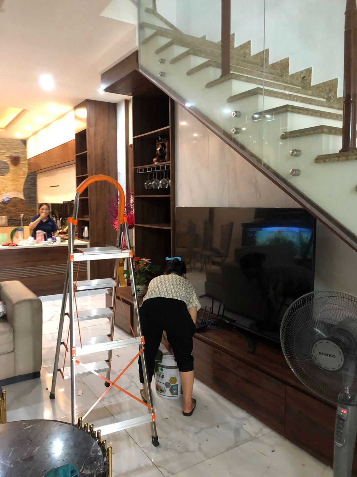 Vệ sinh nhà ở vệ sinh nội thất sau xây dựng