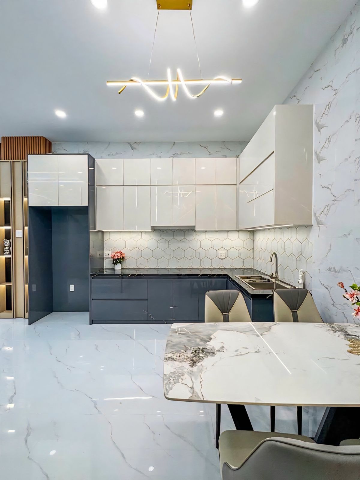 Khu vực bếp và phòng ăn