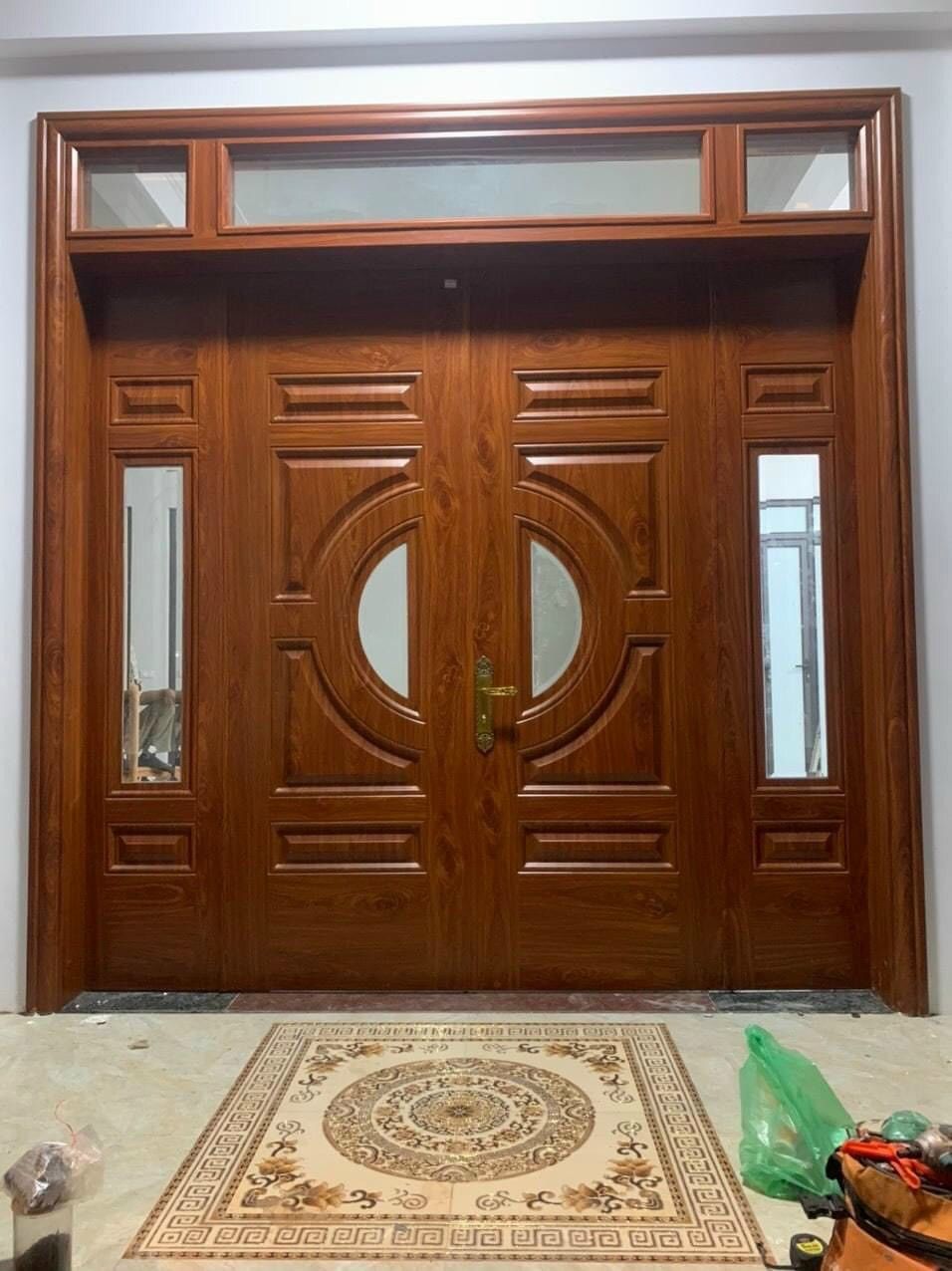 Cửa thép vân gỗ 4 cánh pano kính