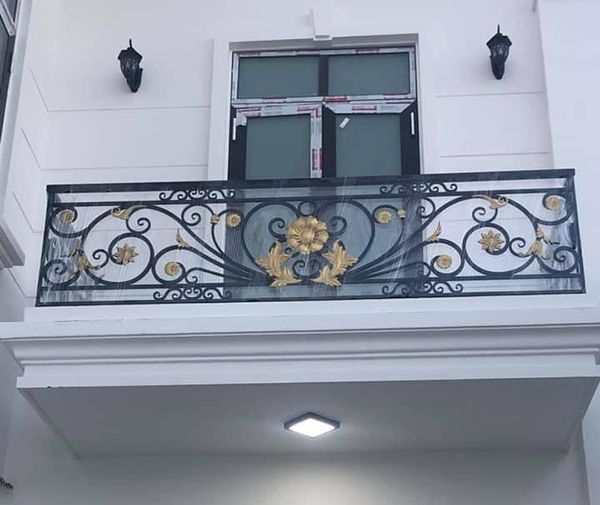 Lan can ban công sắt mỹ thuật