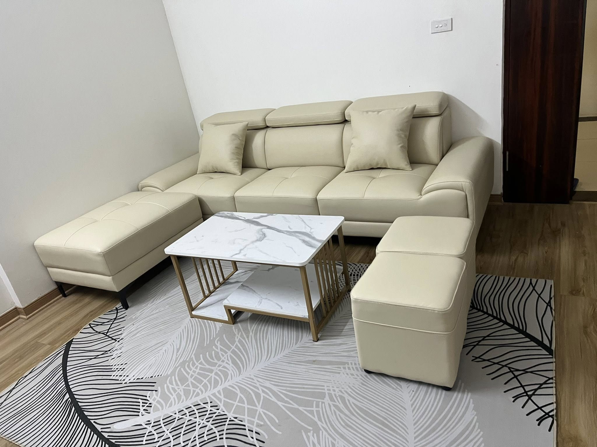 Sofa bọc lại da màu kem sáng