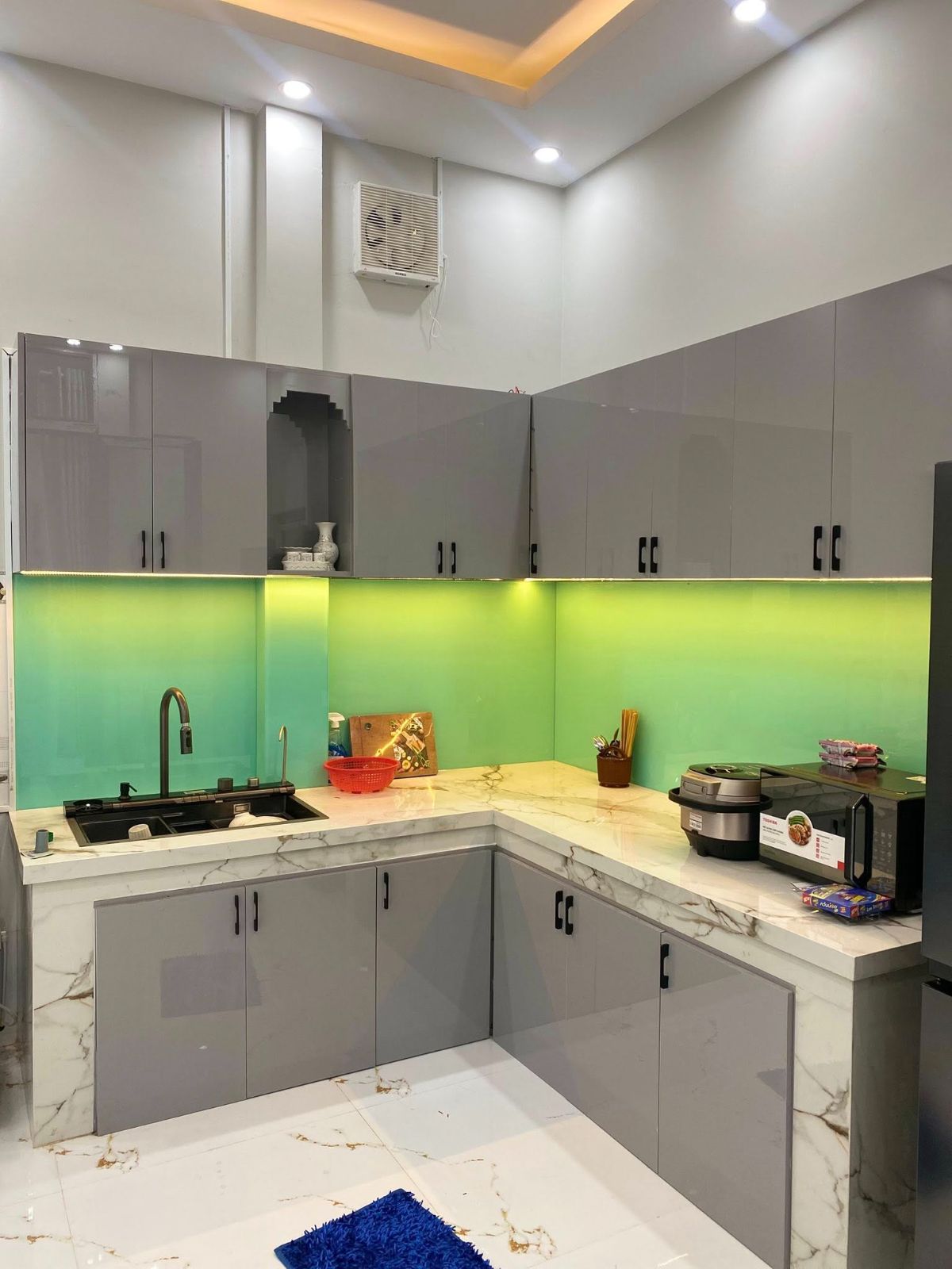 Tủ bếp gỗ công nghiệp MDF hiện đại