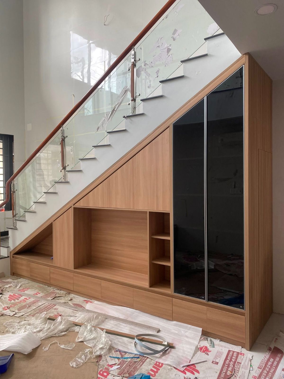 Tủ gầm cầu thang gỗ MDF đa năng