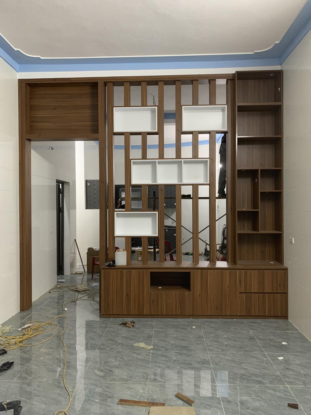 Vách ngăn trang trí kết hợp tủ kệ