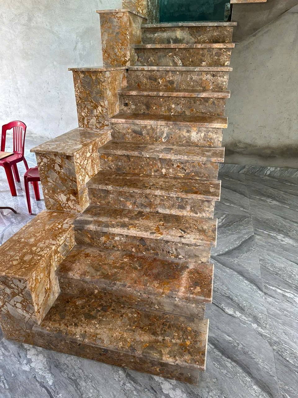 Đá ốp cầu thang
