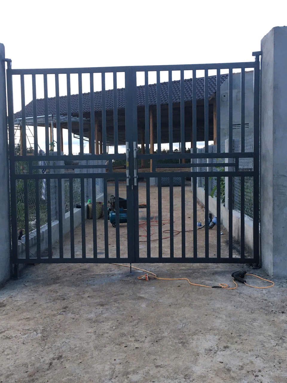 Cổng sắt 2 cánh