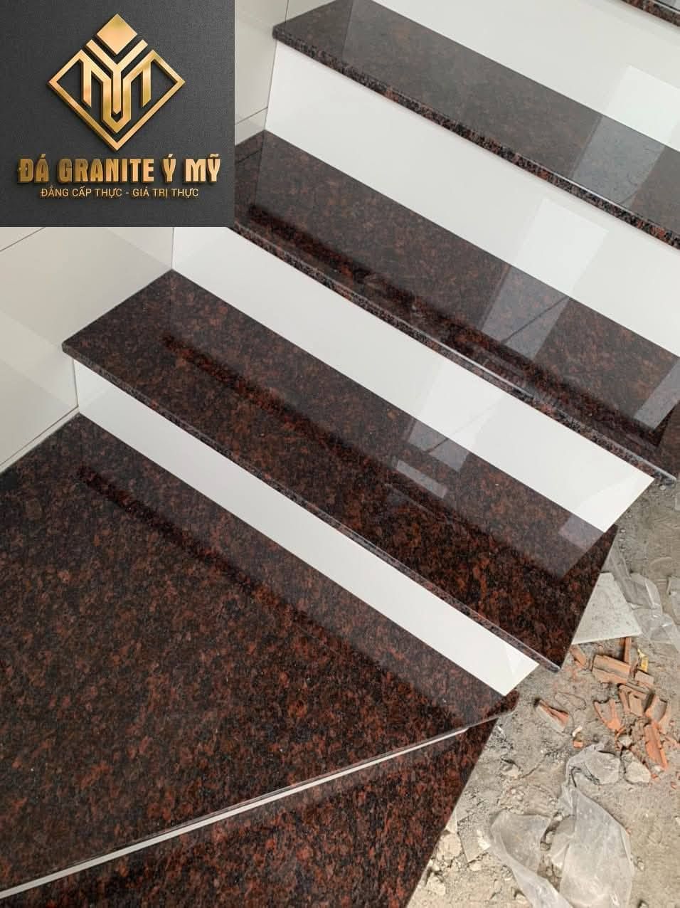 Đá Granite đỏ ốp cầu thang