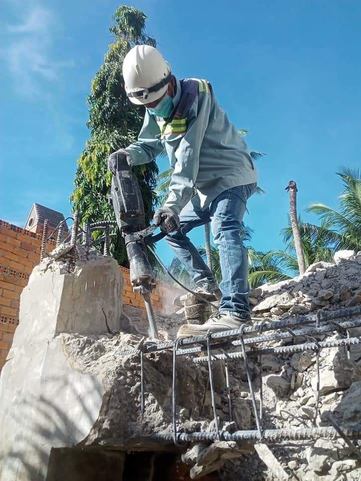 Thi công đục cắt bê tông dầm sàn