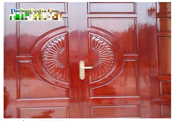 Sơn bóng cửa gỗ pano cửa chính