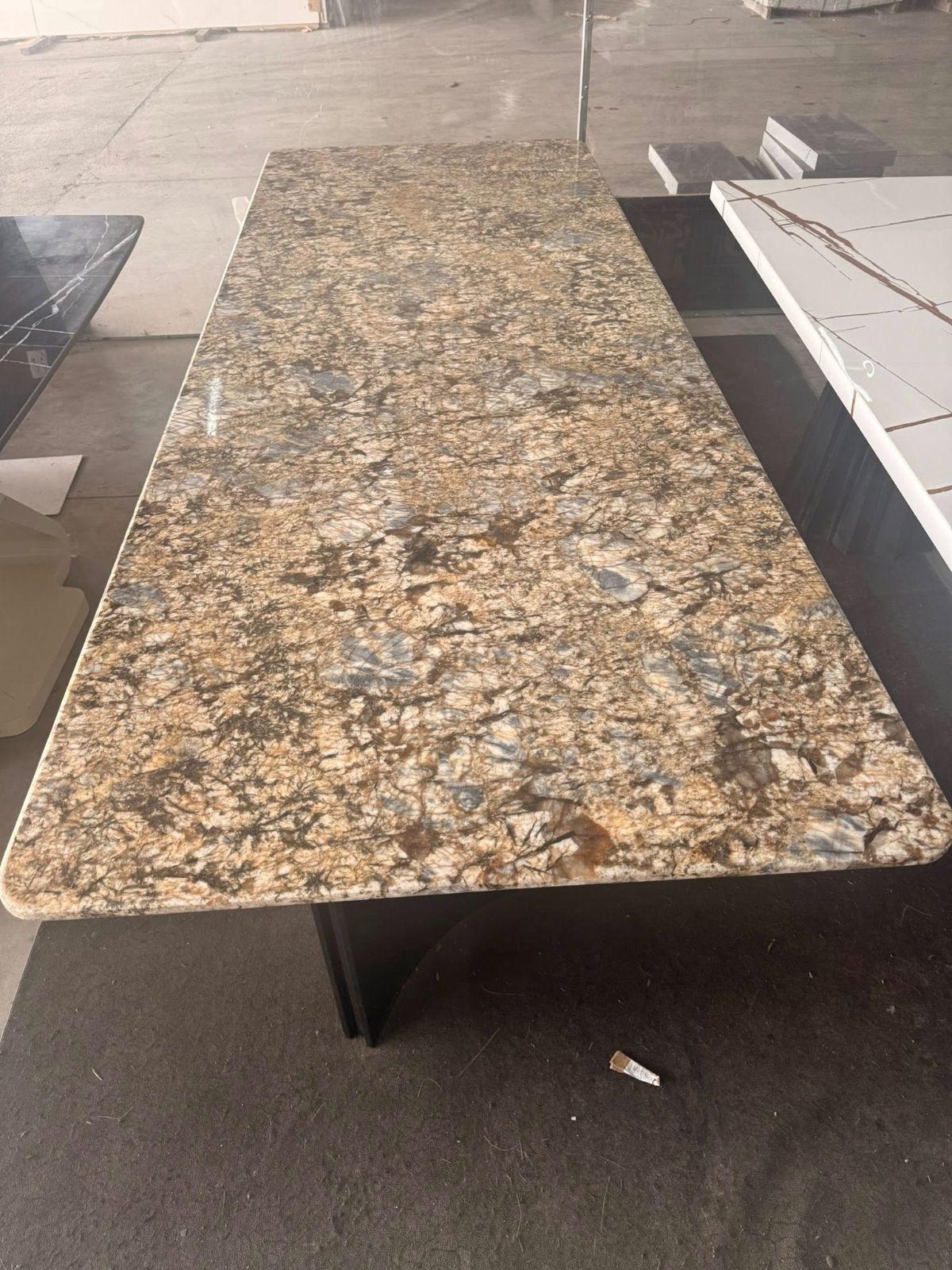 Mặt bàn đá tự nhiên granite