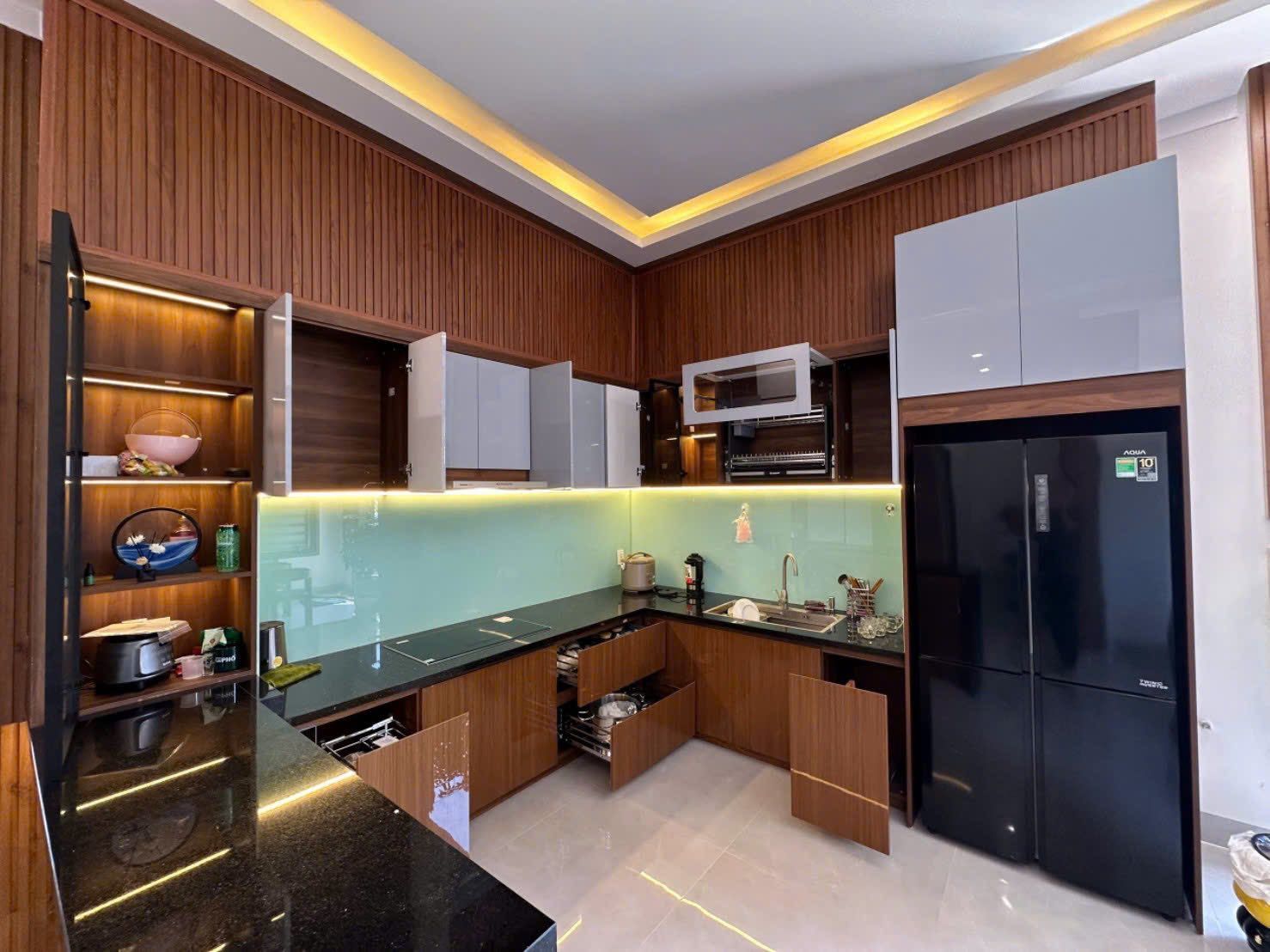 Nội thất bếp gỗ hiện đại sang trọng