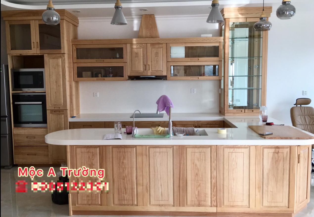 Tủ bếp gỗ tự nhiên kết hợp đảo bếp