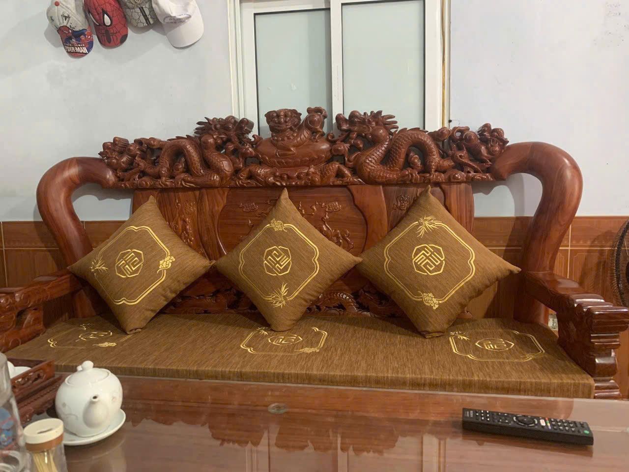 Đệm ghế gỗ chạm khắc