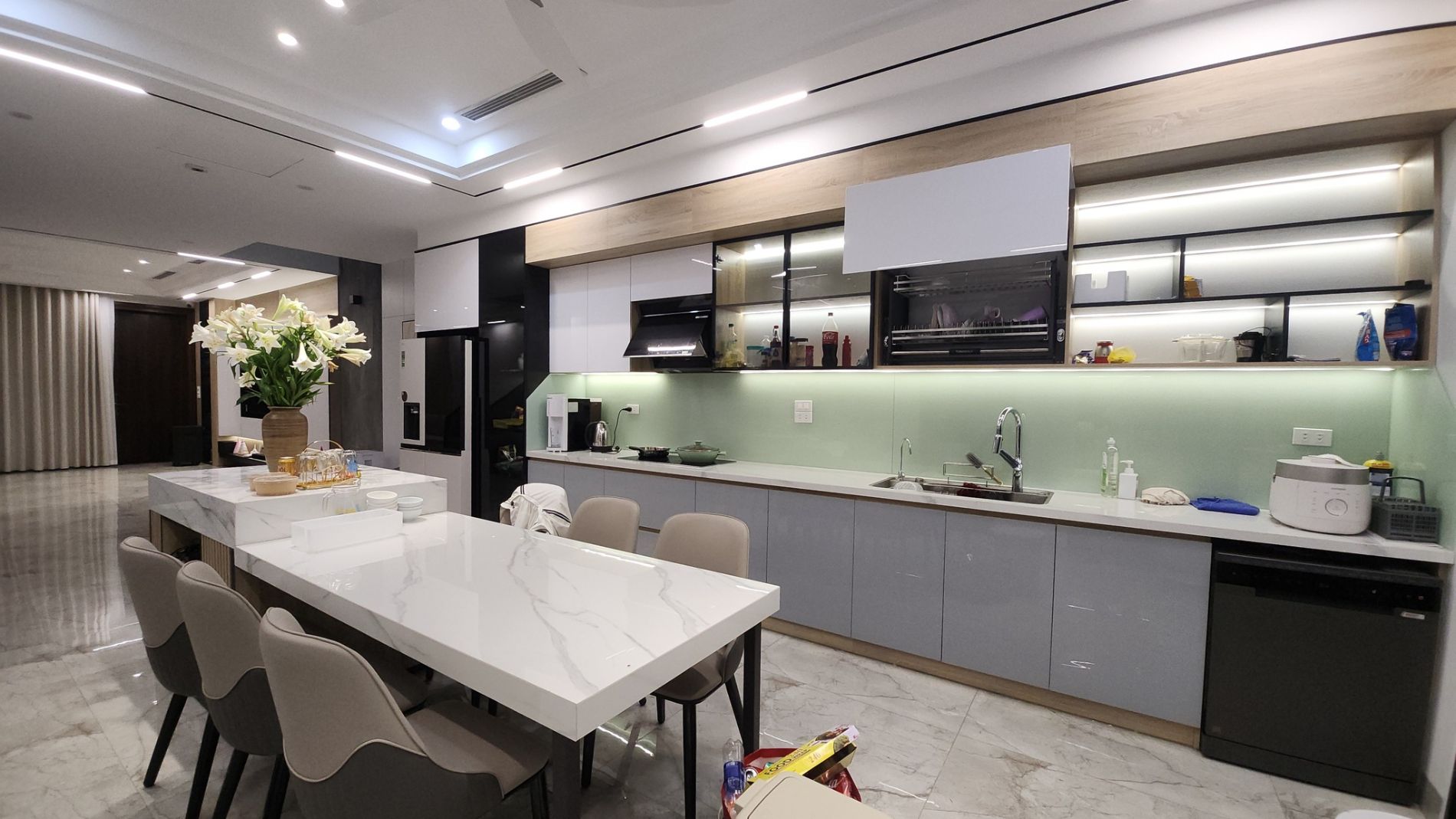Không gian bếp và phòng ăn hiện đại
