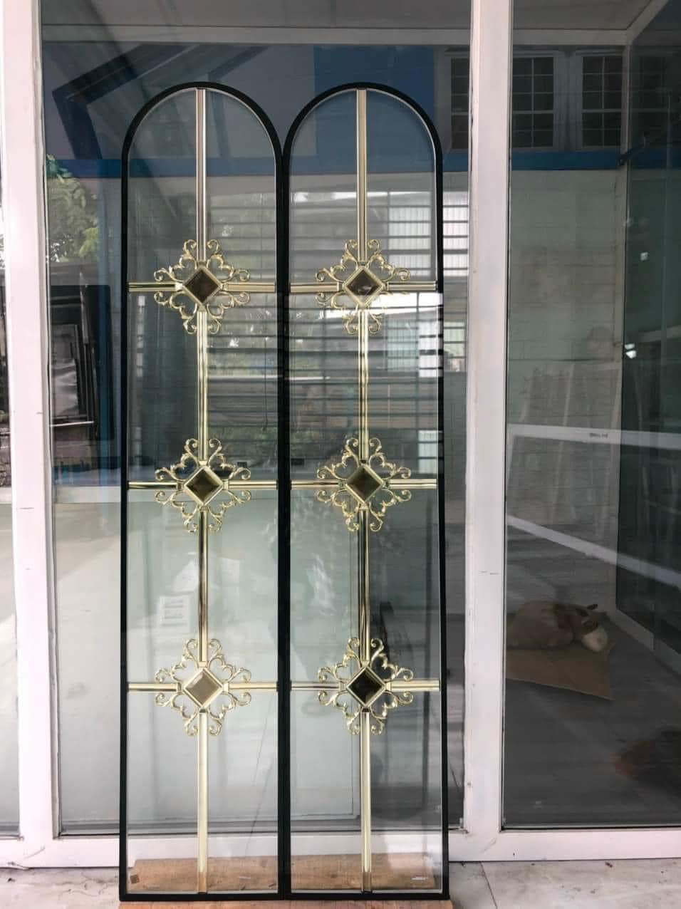 Cửa kính vách kính trang trí