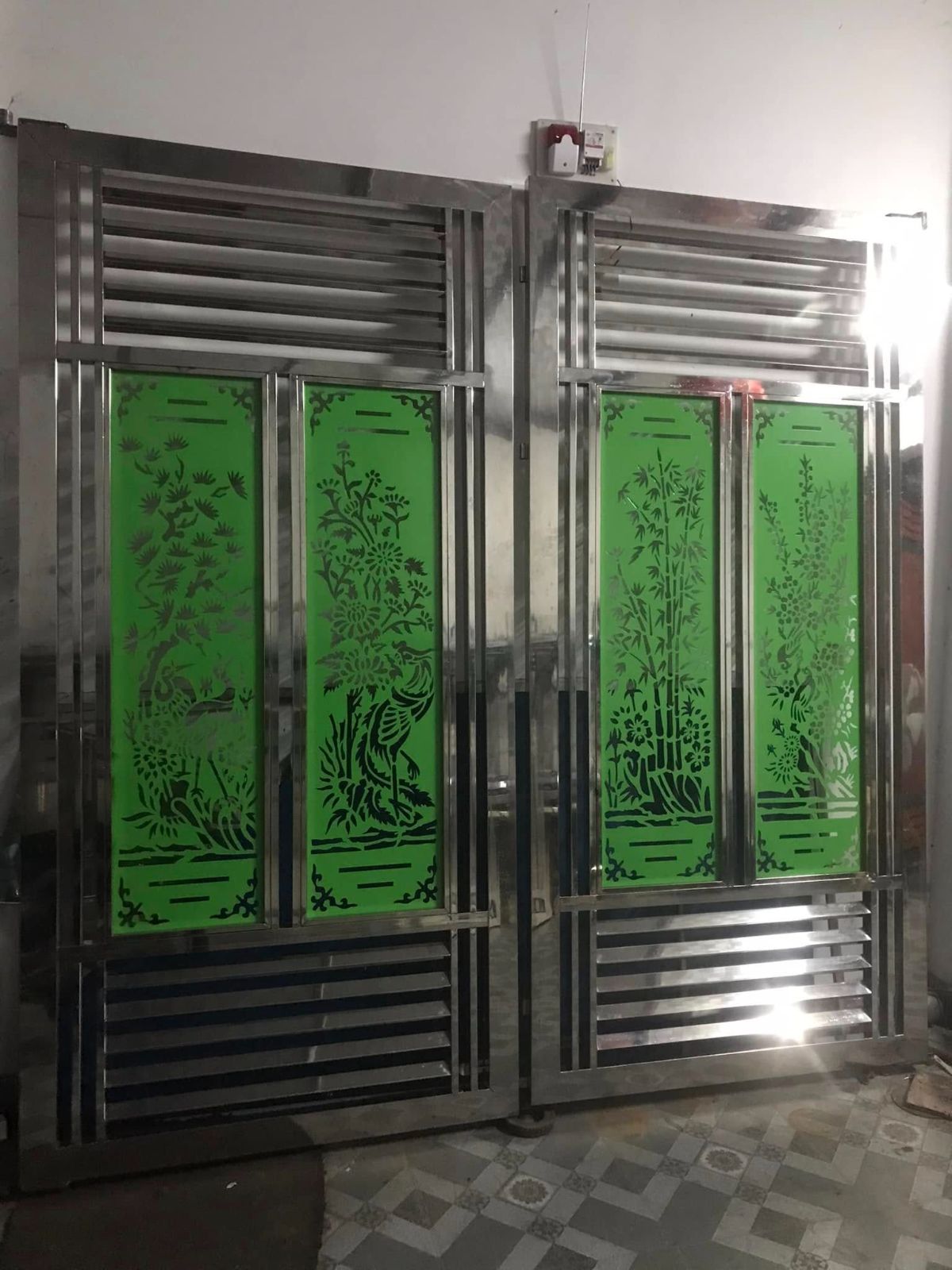 Cửa inox trang trí CNC họa tiết