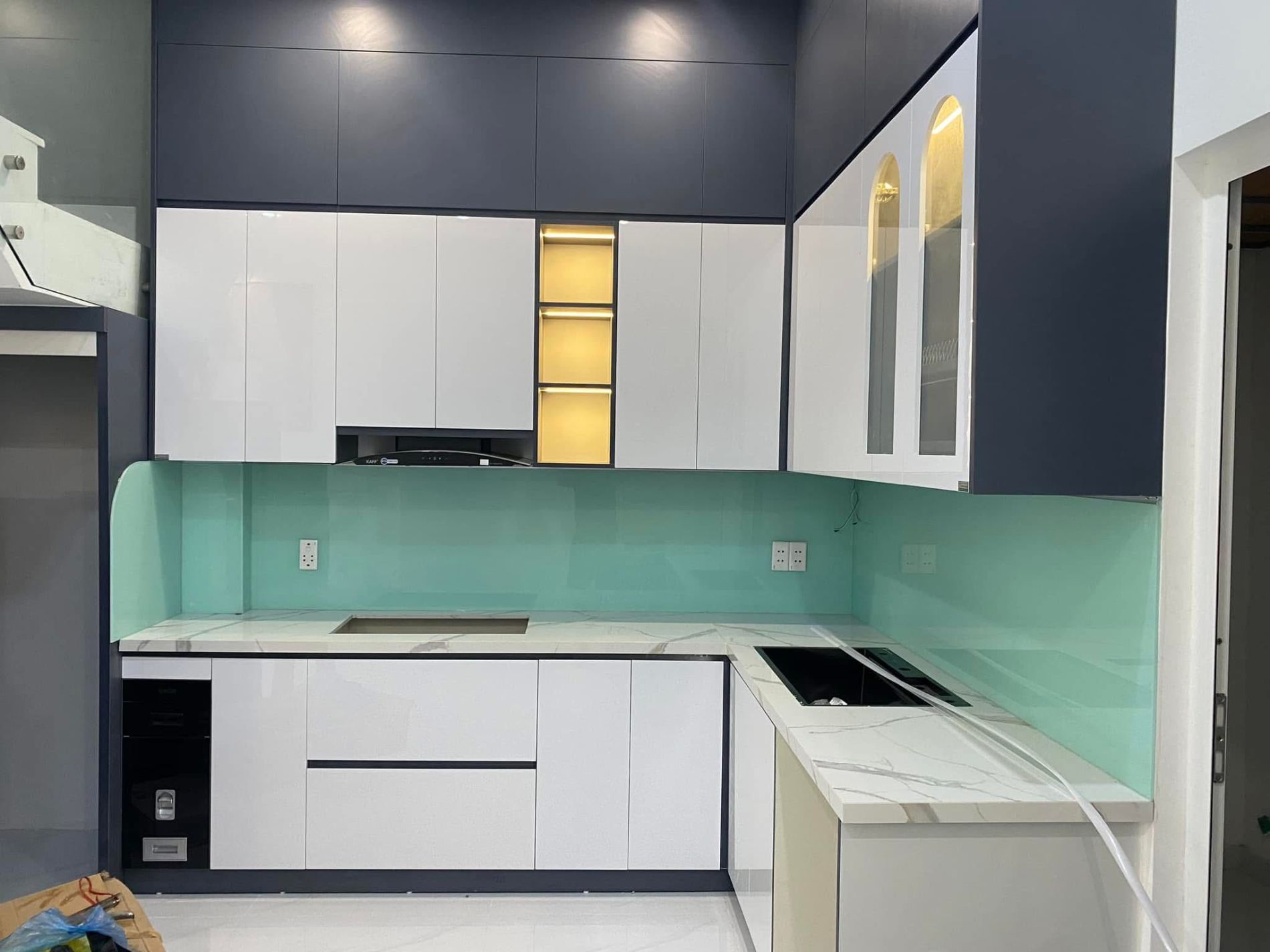 Thi công đá bếp và kính bếp