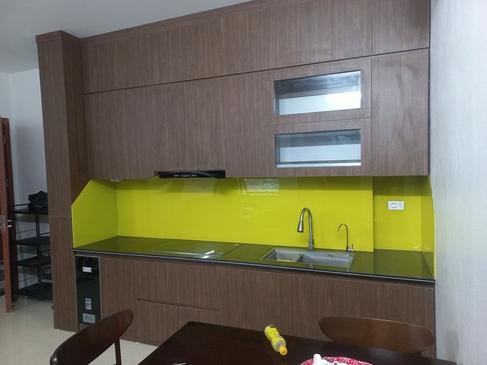 Thi công đá và kính bếp 