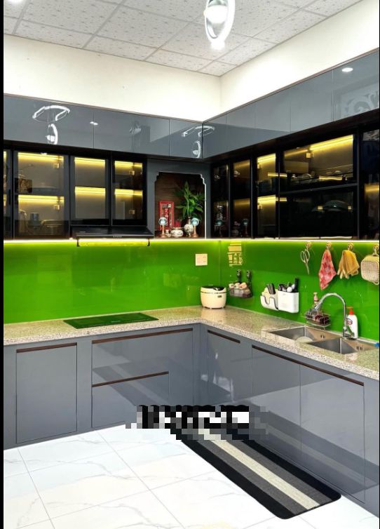 Tủ bếp nhựa màu xám phối kính