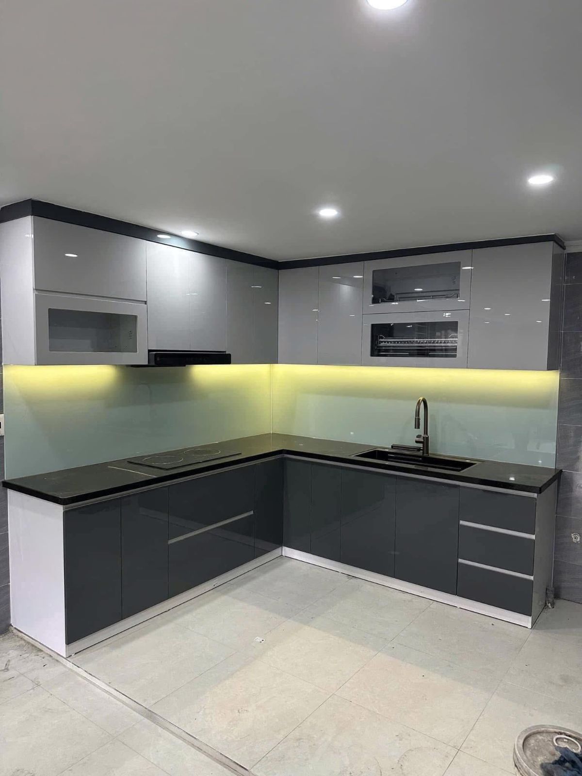 Tủ bếp nhựa cao cấp phong cách tối giản