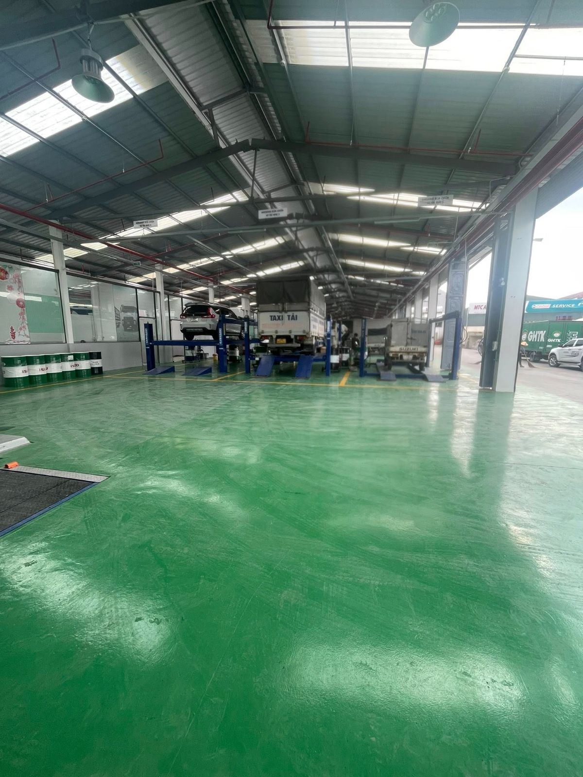 Sơn sàn epoxy nhà xưởng garage