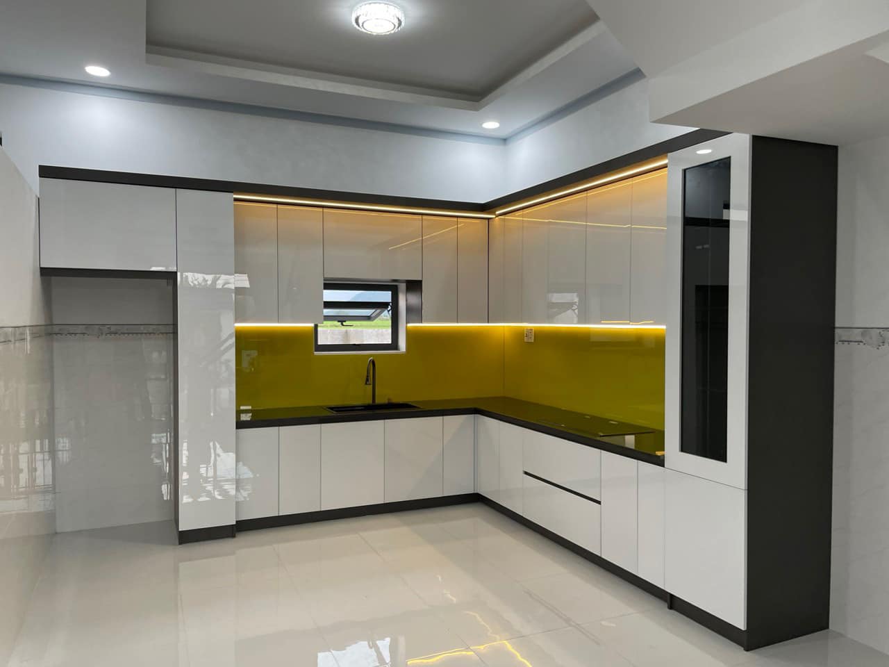 Tủ bếp chữ L hiện đại 