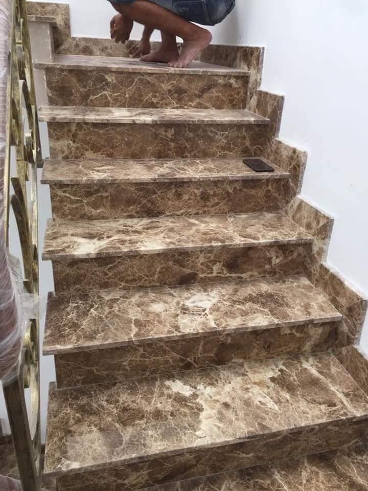 Thi công cầu thang đá marble vân nâu