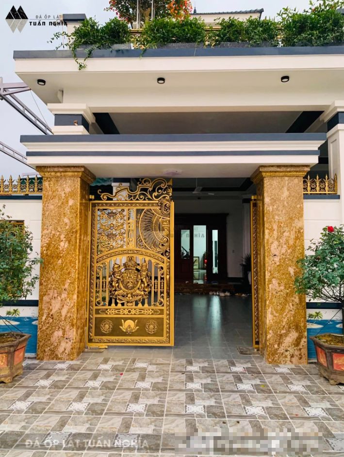 Đá ốp cột và mặt tiền cổng chính