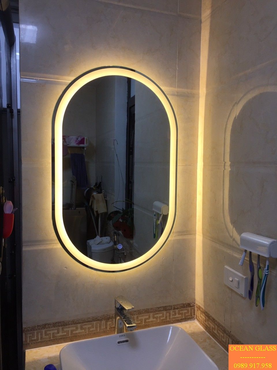 Gương soi LED dáng bo cong cho phòng tắm