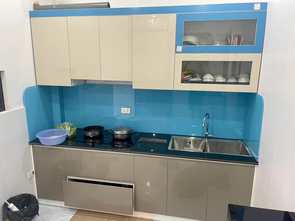 Kính ốp bếp màu