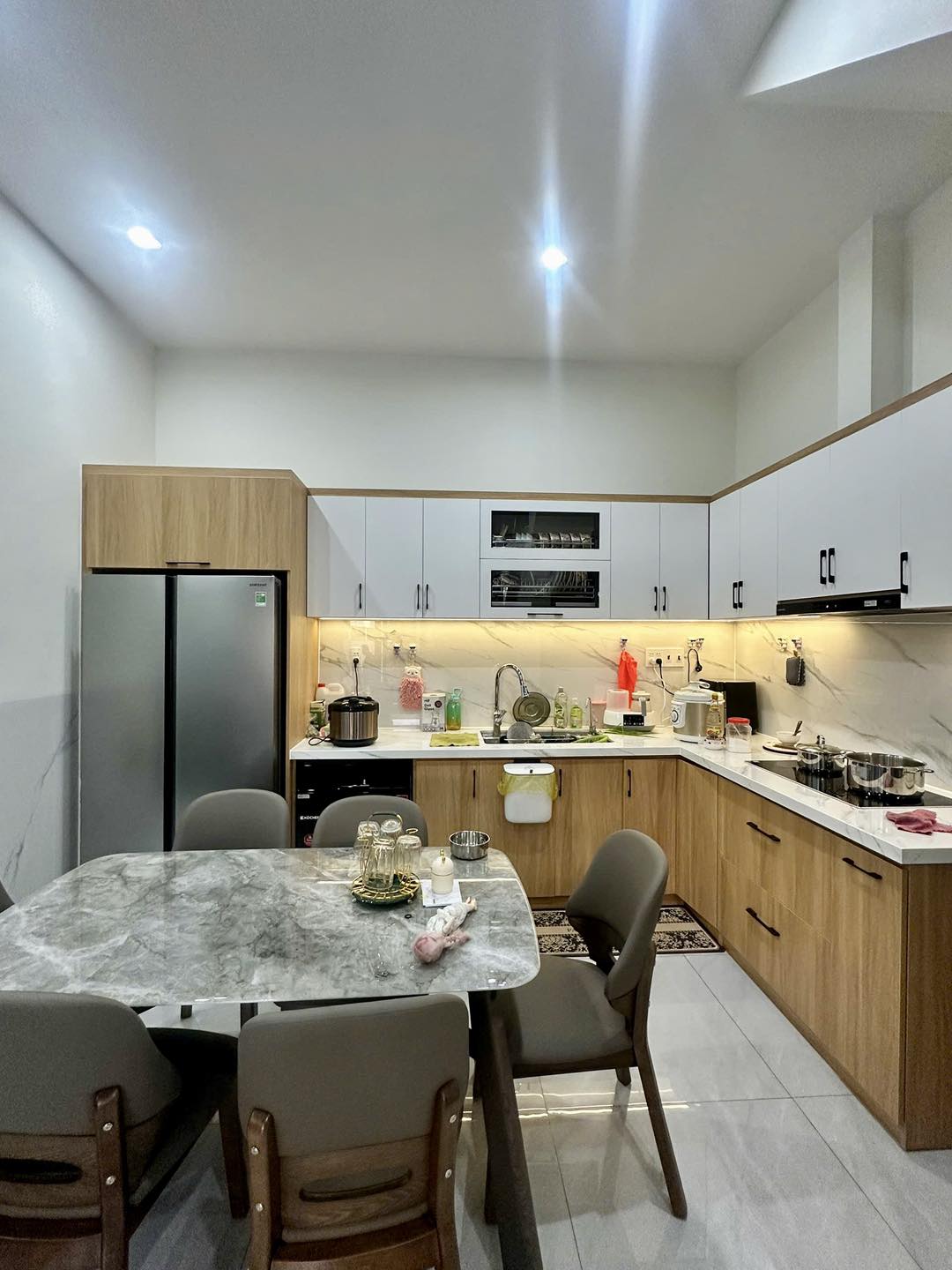 Thi công tủ bếp hiện đại