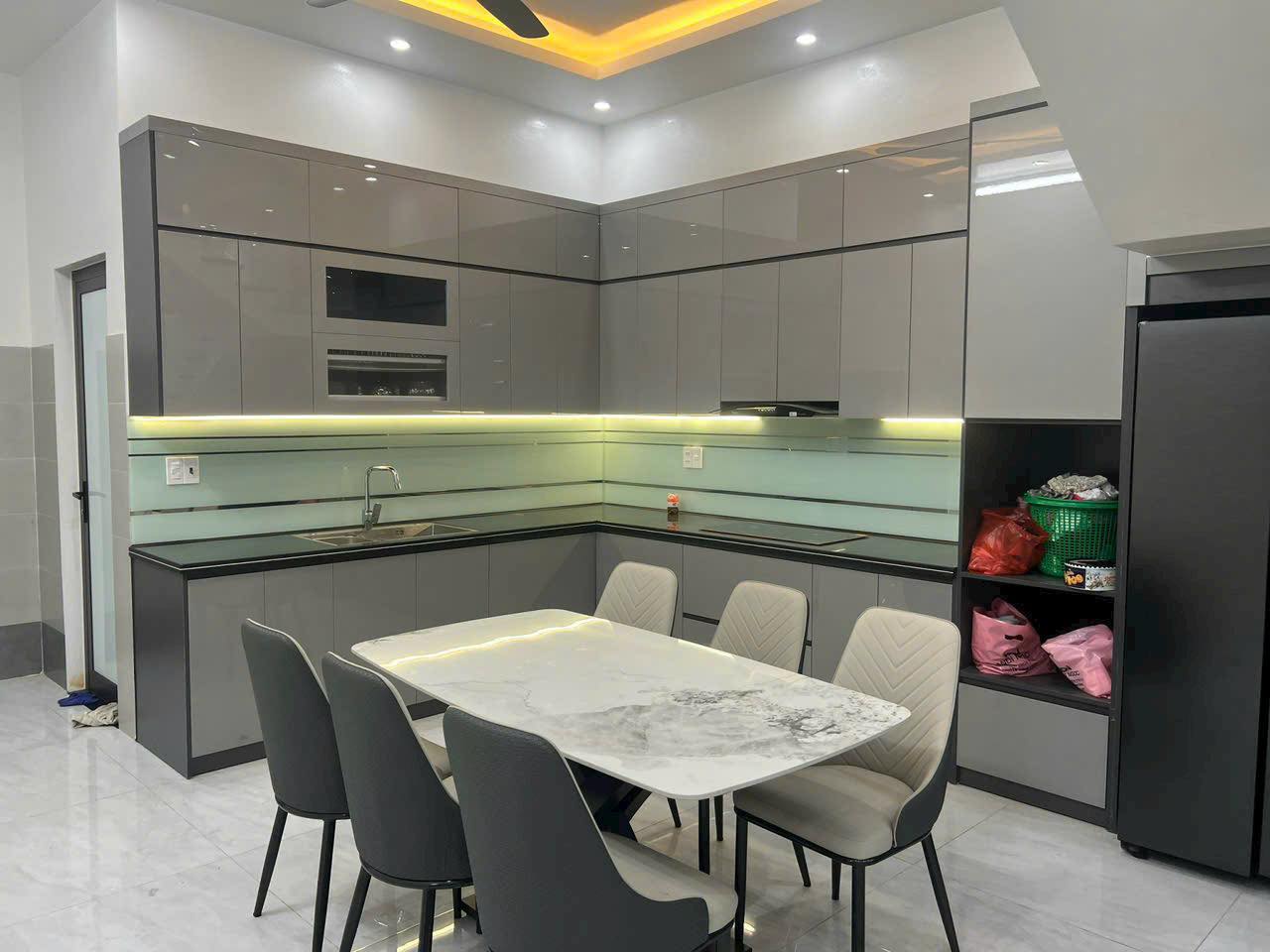 Thi công hoàn thiện bếp 