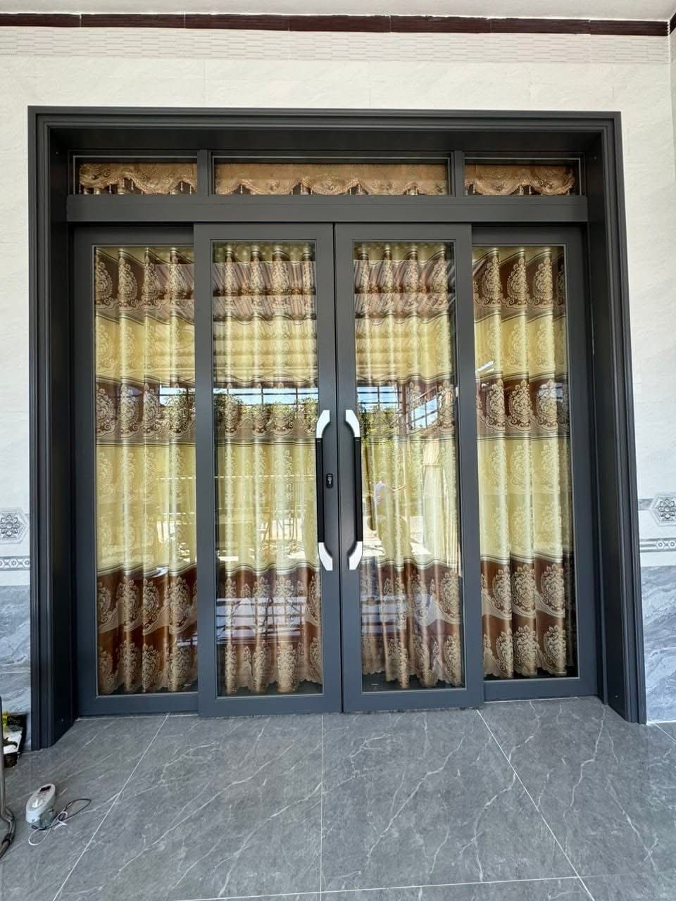 Cửa đi nhôm kính