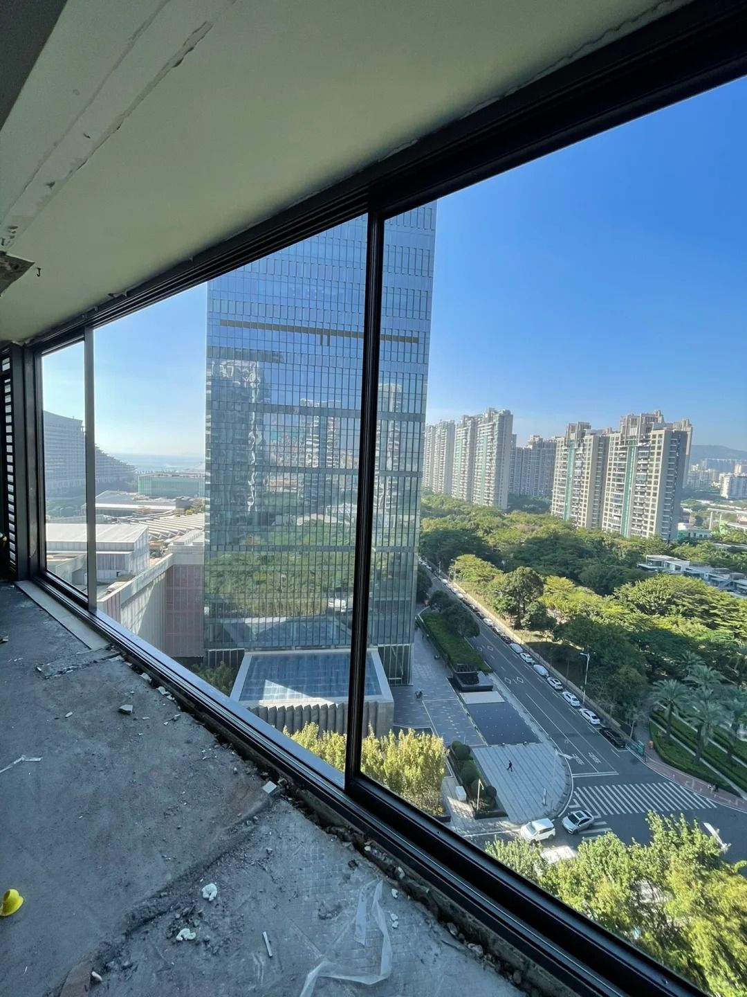 Vách kính cường lực 