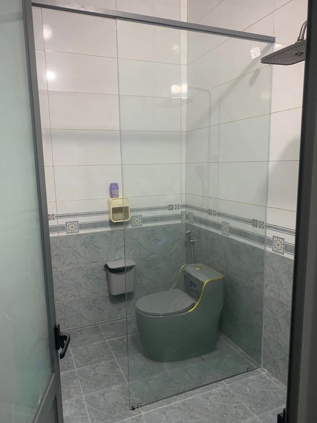 Vách tắm kính cường lực
