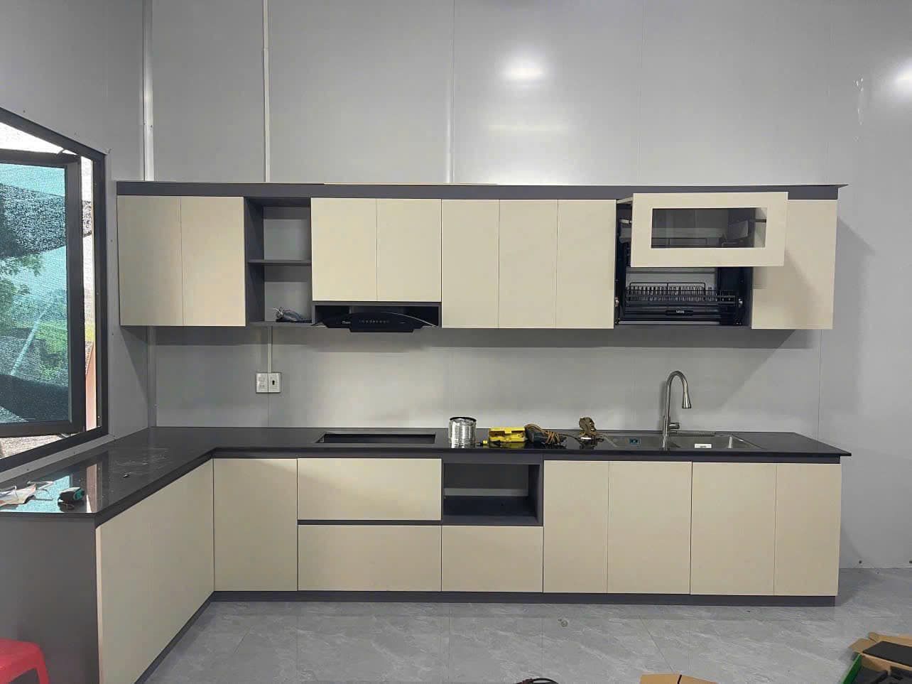 Tủ bếp chữ L hiện đại