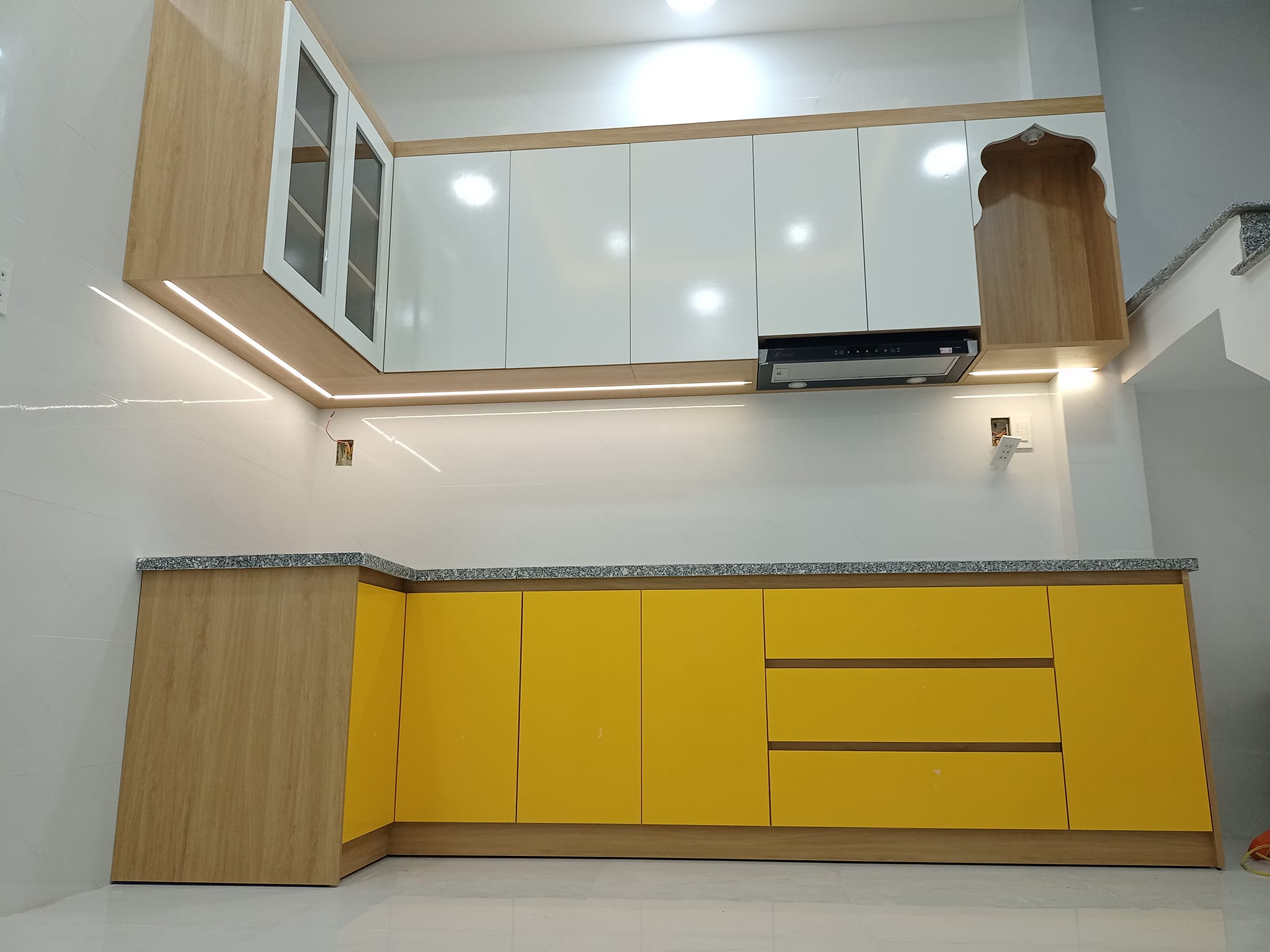 Tủ bếp chữ L hiện đại 