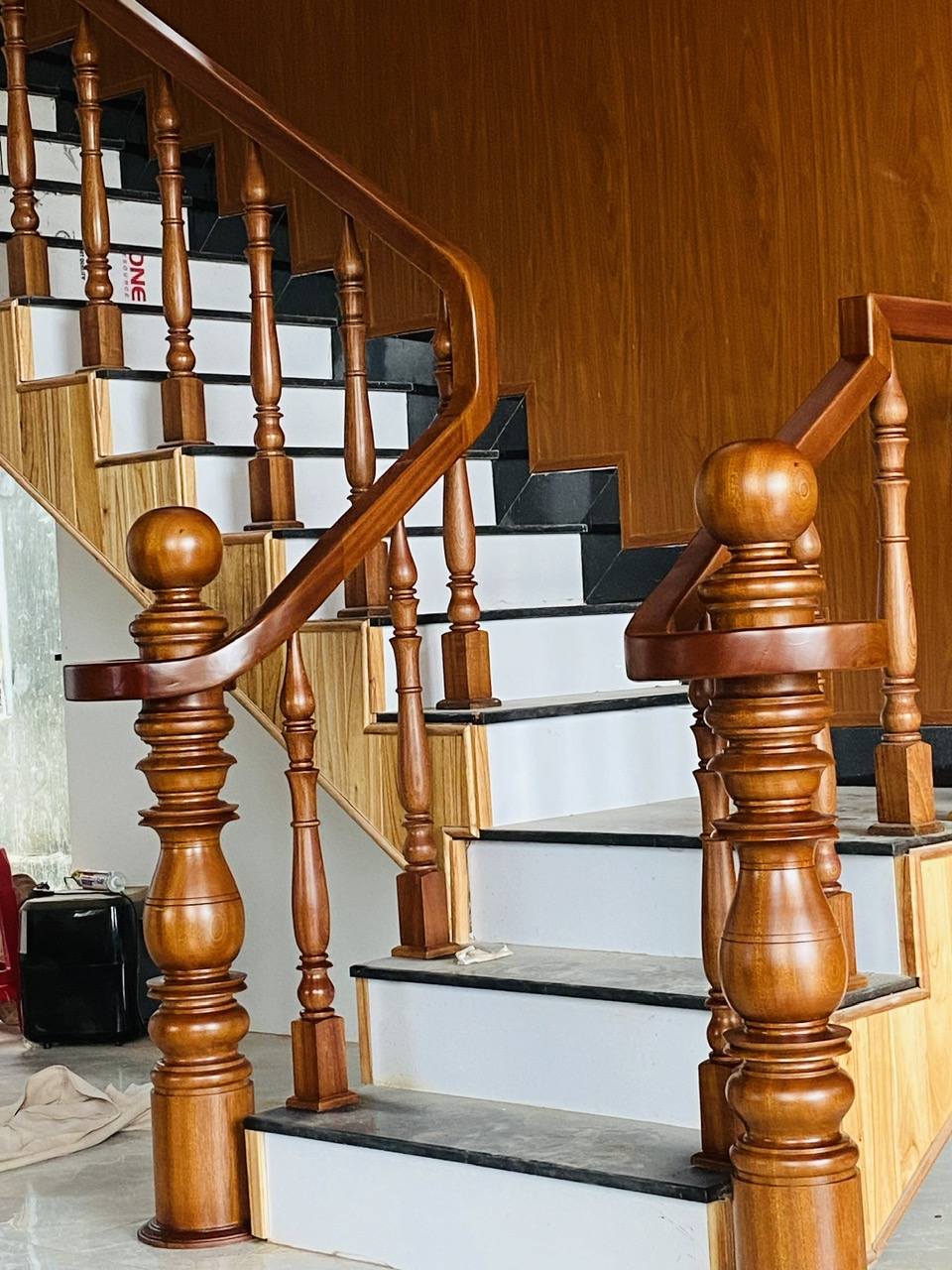 Cầu thang gỗ tự nhiên