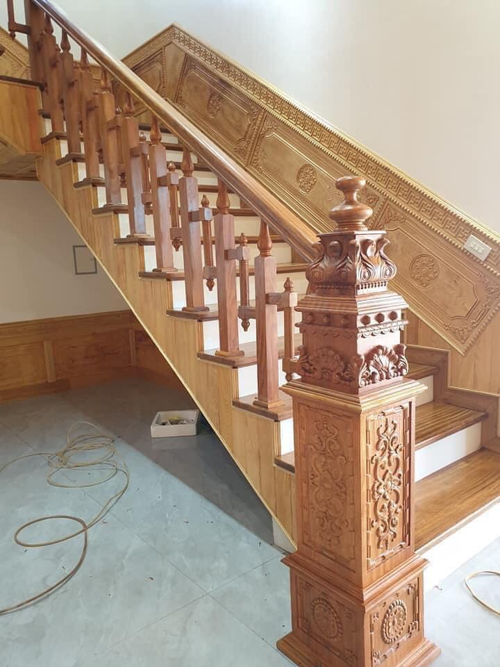 Cầu thang gỗ tự nhiên 