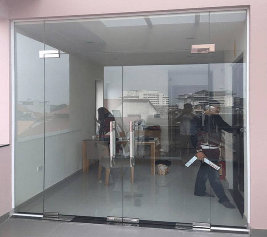 Thi công cửa kính cường lực